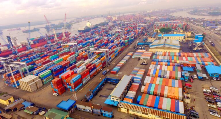 A picture of cargoes at the port